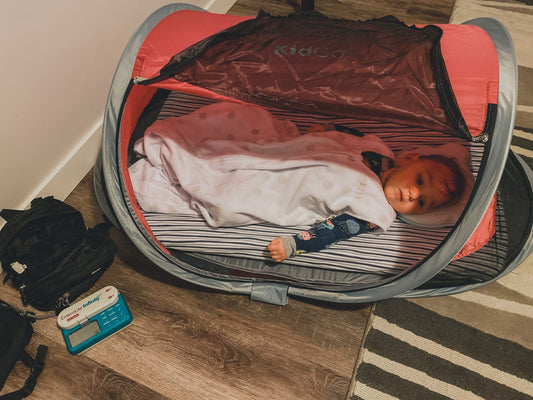 Travelling with Twins: Kidco PeaPod Travel Bed Review